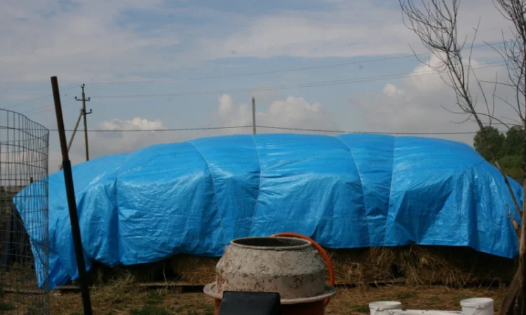 Тенты водостойкие с алюминиевыми люверсами (кольцами) для крепления. Большой выбор - фото № 1