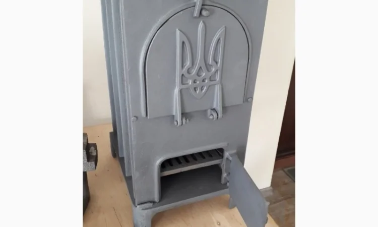 Печь чугунная большая 6 кВт с варочной поверхностью буржуйка - фото № 1