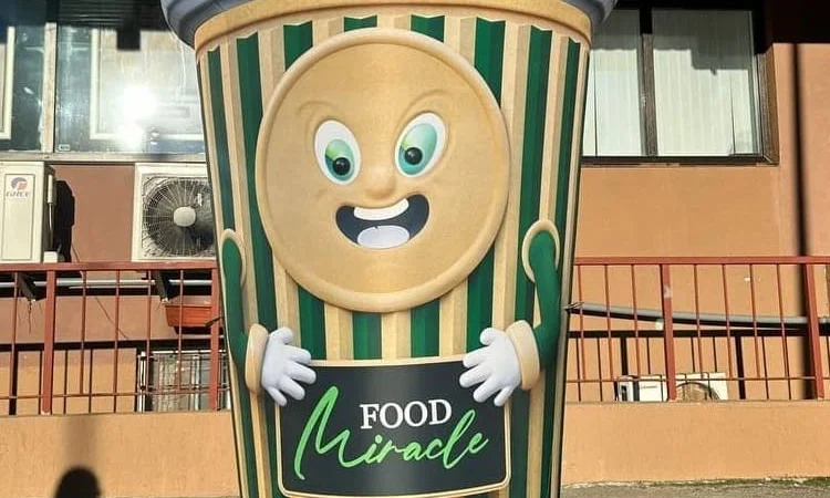 Уличная реклама ресторана - фото № 4