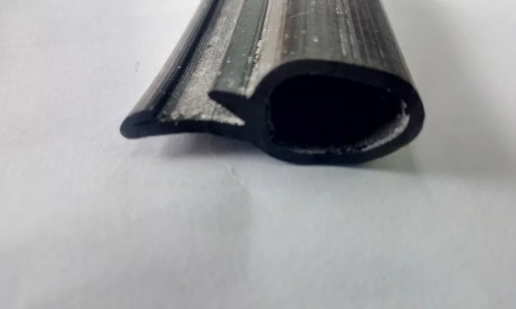 Резиновый уплотнитель - фото № 1