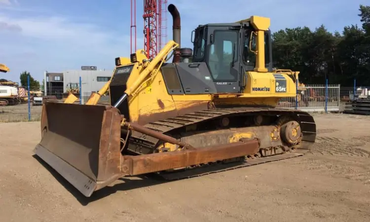 Бульдозер Komatsu D65PX-15E0. Бульдозер б/у - фото № 1