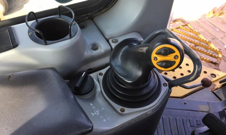 Бульдозер Komatsu D65PX-15E0 б/у в продаже - фото № 11