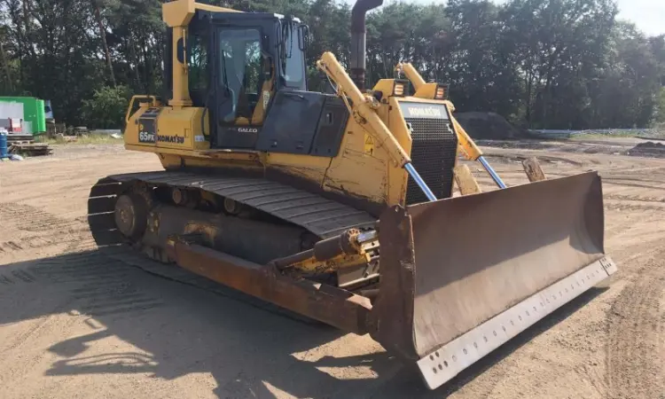 Бульдозер Komatsu D65PX-15E0. Бульдозер б/у - фото № 3