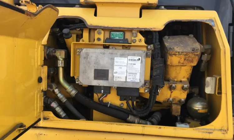 Бульдозер Komatsu D65PX-15E0. Бульдозер б/у - фото № 6