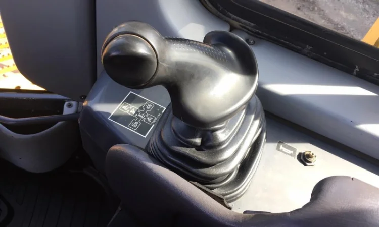 Бульдозер Komatsu D65PX-15E0 б/у в продаже - фото № 8