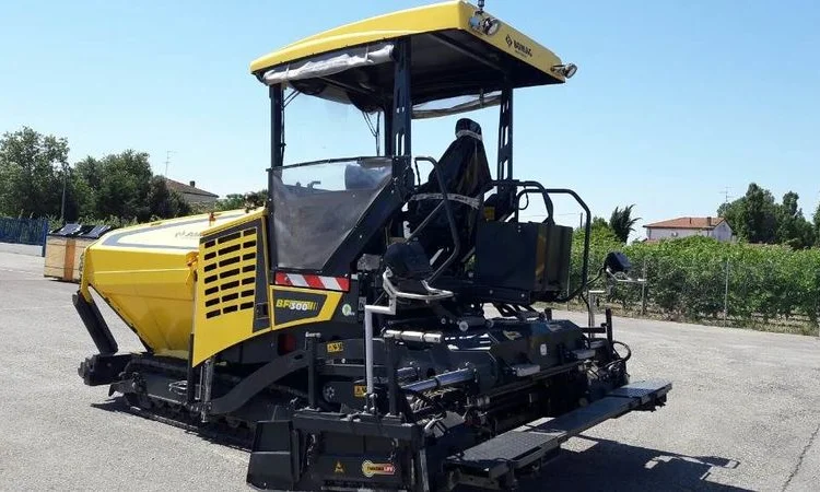 Асфальтоукладчик Bomag BF 300 C в продаже - фото № 2