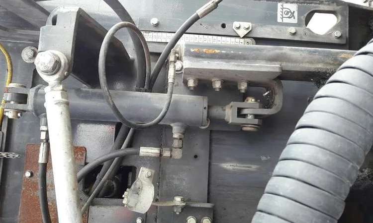 Асфальтоукладчик Bomag BF 300 C в продаже - фото № 5