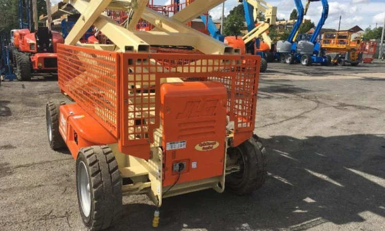 Подъемник ножничный JLG 4069LE – строительная техника - фото № 4