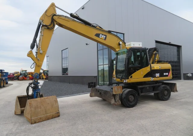 Грейферный перегружатель Caterpillar M318D на продажу - фото № 1