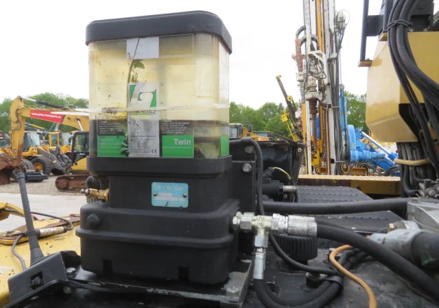 Грейферный перегружатель Caterpillar M318D на продажу - фото № 16