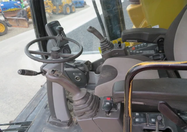 Грейферный перегружатель Caterpillar M318D на продажу - фото № 15