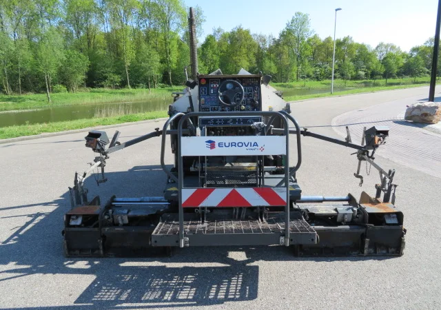 Асфальтоукладчик Bomag BF223 в продаже - фото № 2