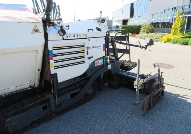 Асфальтоукладчик Bomag BF223 в продаже - фото № 11