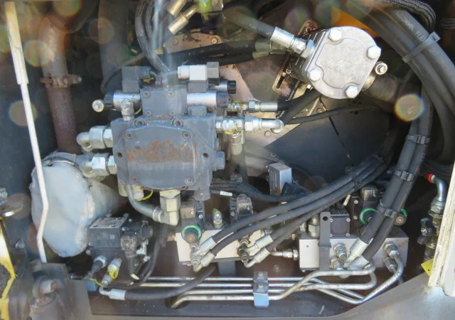 Асфальтоукладчик Bomag BF223 в продаже - фото № 7