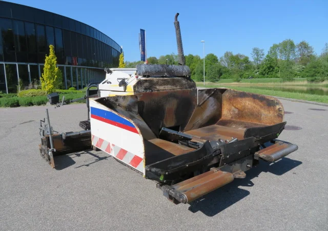 Асфальтоукладчик Bomag BF223 в продаже - фото № 20