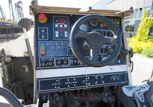 Асфальтоукладчик Bomag BF223 в продаже - фото № 17