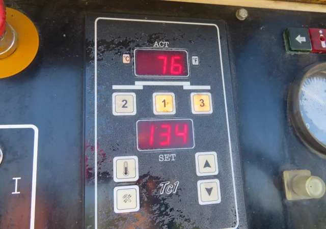 Асфальтоукладчик Bomag BF223 в продаже - фото № 15