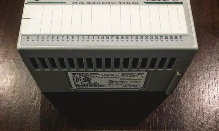 Модуль цифрового вывода Allen-Bradley 1794-OB32P в продаже - фото № 2