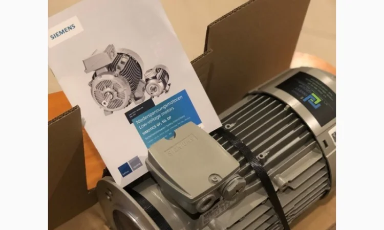Электродвигатель Siemens 1LE1003-0EB42-2FA4 - фото № 1
