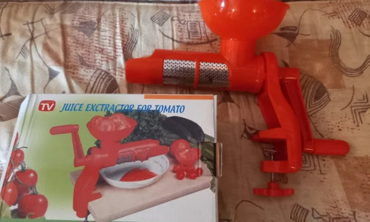 Нова соковижималка для помідор та ягід недорого - фото № 3