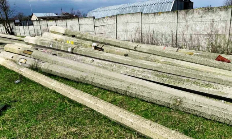 Столб бетонный - фото № 1