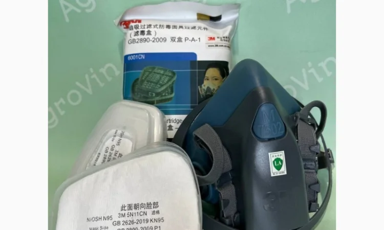 Респираторная маска 3М 7502 с фильтрами 6001 - фото № 2