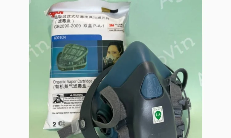 Респираторная маска 3М 7502 с фильтрами 6001 - фото № 3