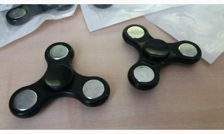 Успокоитель нервов, Спиннер, Fidget Spinner, для пальцев, вертушка, крутилка - фото № 2