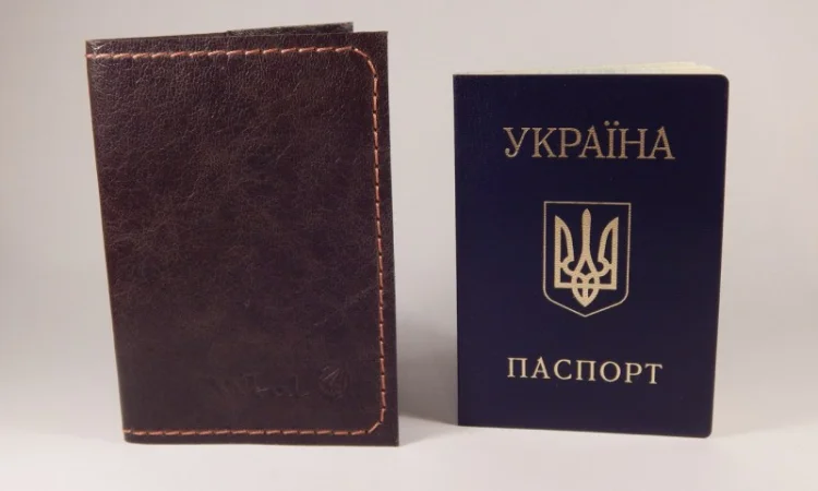 Обложка для паспорта Weal с брелком - фото № 5