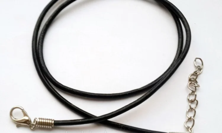 Натільний шнурок з каучуку та шкіри - фото № 1