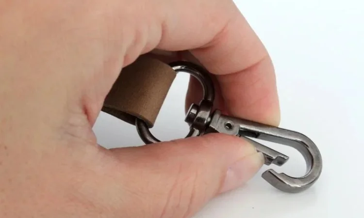 Шкіряний шнурок для бейджа - фото № 3