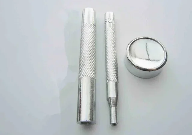 Металлические инструменты для установки кнопок - фото № 1