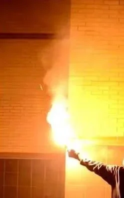 Сигнальний вогонь жовтого кольору Hand FLARE - фото № 3