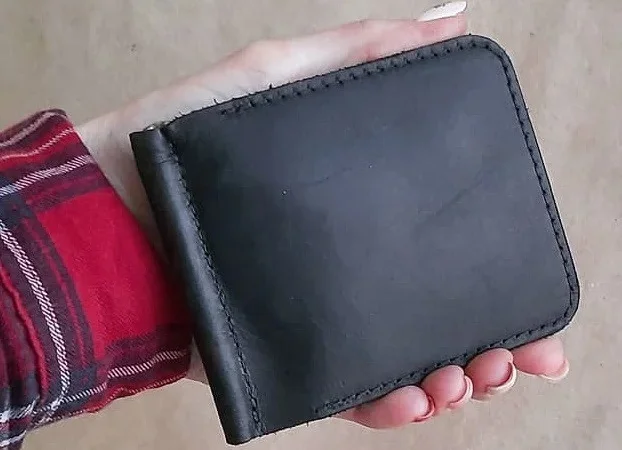 Кожаный зажим для денег с гравировкой, именной зажим для денег, ручная работа - фото № 2