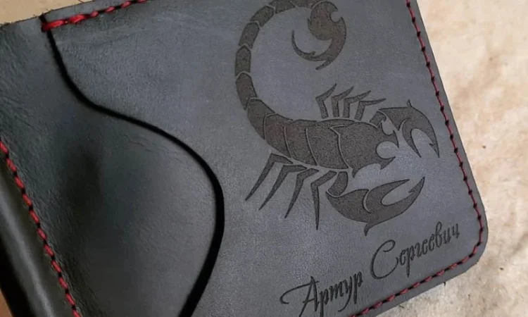 Кожаный зажим для денег с гравировкой, именной зажим для денег, ручная работа - фото № 4