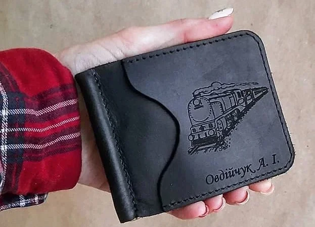Кожаный зажим для денег с гравировкой, именной зажим для денег, ручная работа - фото № 6