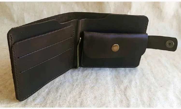 Кожаный кошелек с зажимом для денег и гравировкой на заказ - фото № 2