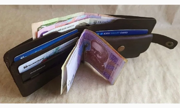 Кожаный кошелек с зажимом для денег и гравировкой на заказ - фото № 4