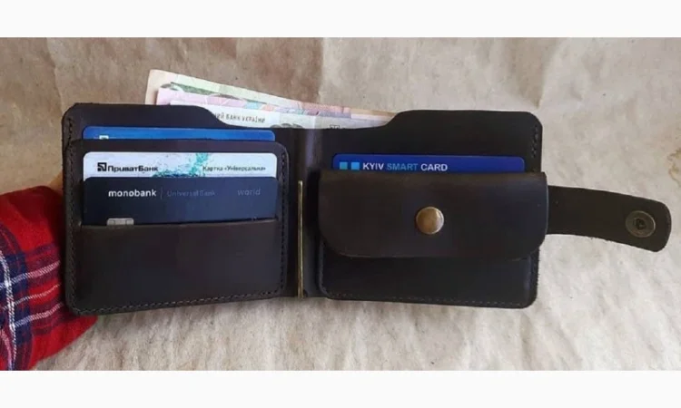 Кожаный кошелек с зажимом для денег и гравировкой на заказ - фото № 5