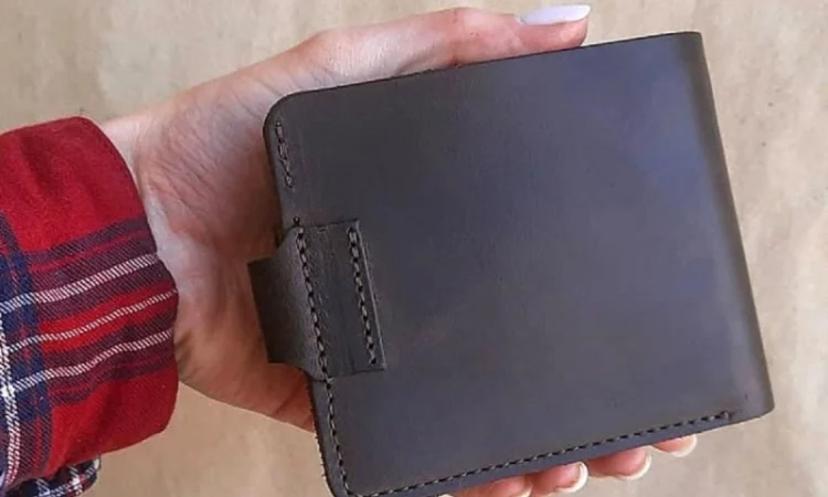 Кожаный кошелек с зажимом для денег и гравировкой на заказ - фото № 6