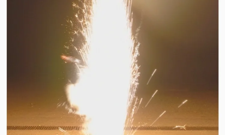 Холодные Фонтаны сценическая вспышка набор 4 штуки сценические Silver высота выстрела 6 м - фото № 1