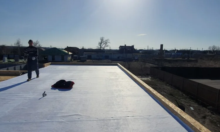 Кровельные работы с ПВХ и ТПО мембранами в Донецке - фото № 1