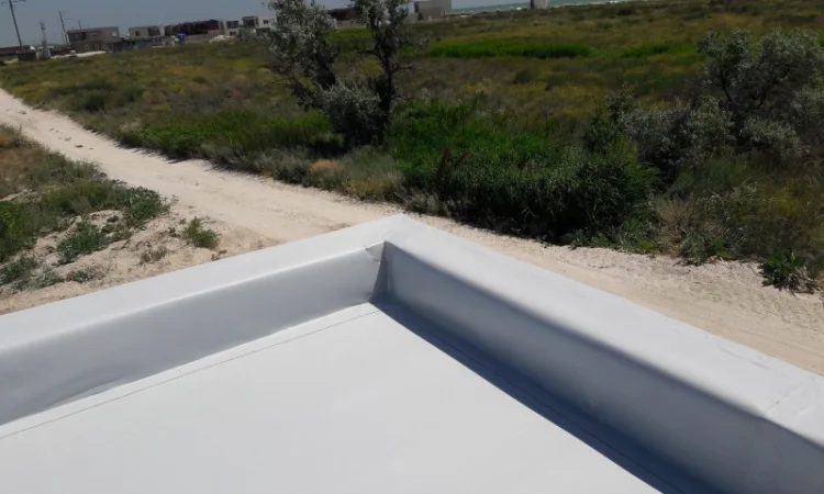 Услуги по ремонту и устройству кровли ПВХ мембраной - фото № 1