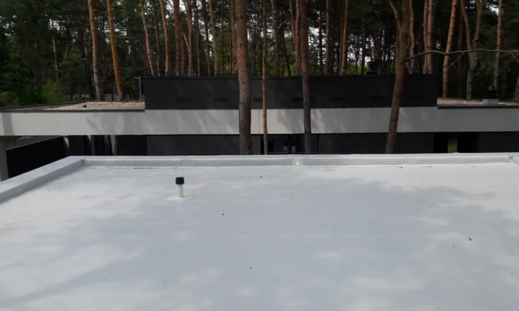 Ремонт та влаштування покрівлі ПВХ та ТПО мембраною - фото № 1