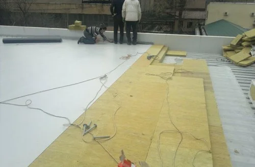 Монтаж мембранной кровли с гарантией 15 лет - фото № 1