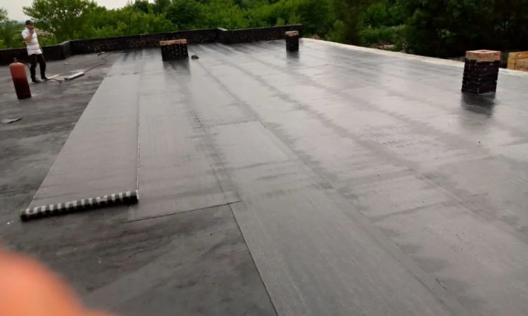 Ремонт плоской крыши евробитумом в Першотравенске - фото № 1