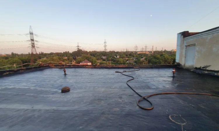 Монтаж и ремонт мягкой крыши еврорубероидом в Умане - фото № 1