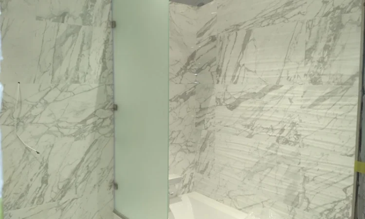 Закаленное стекло для душевых кабин и интерьеров - фото № 6