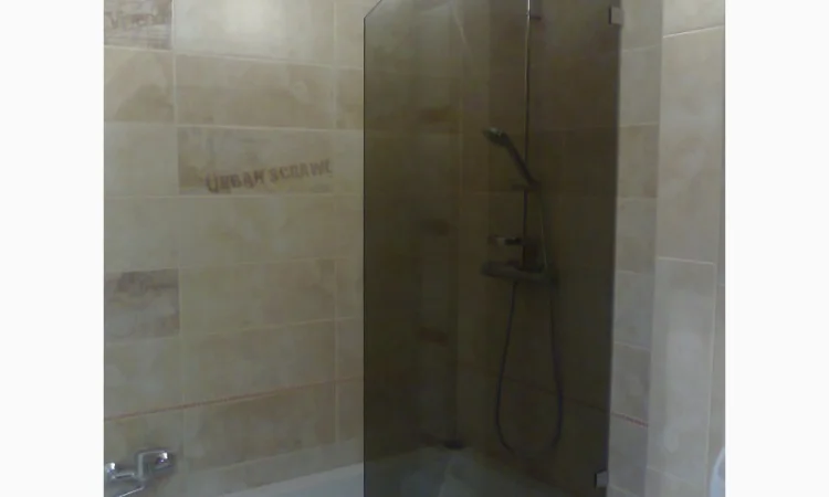 Стеклянные шторки для ванной без рамы - фото № 5