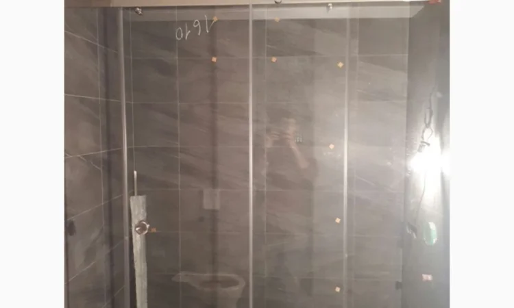 Раздвижные душевые двери и перегородки в ванной на заказ, изготовление и установка - фото № 3